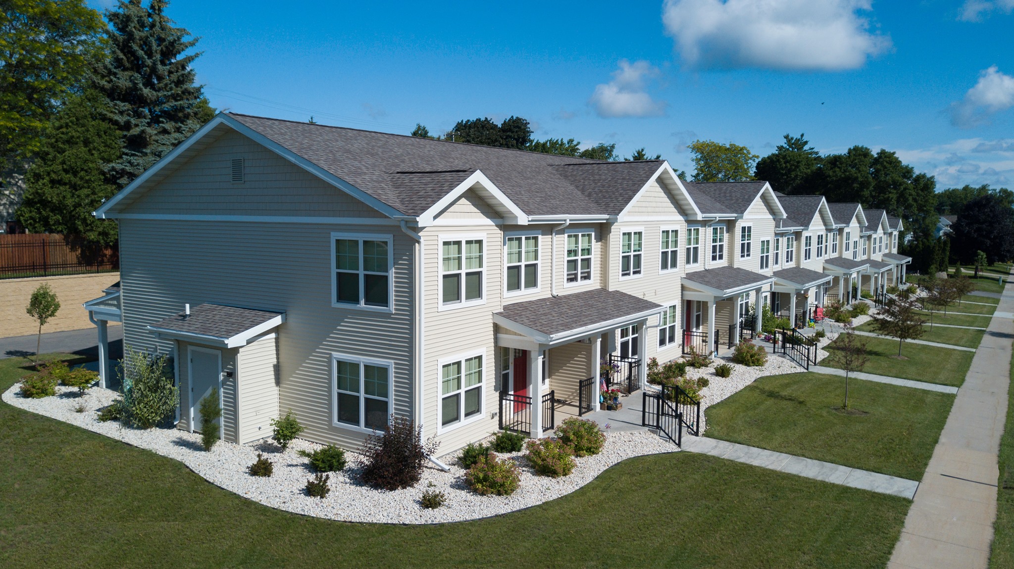 Newbury Place Apartments & Townhomes's cover image