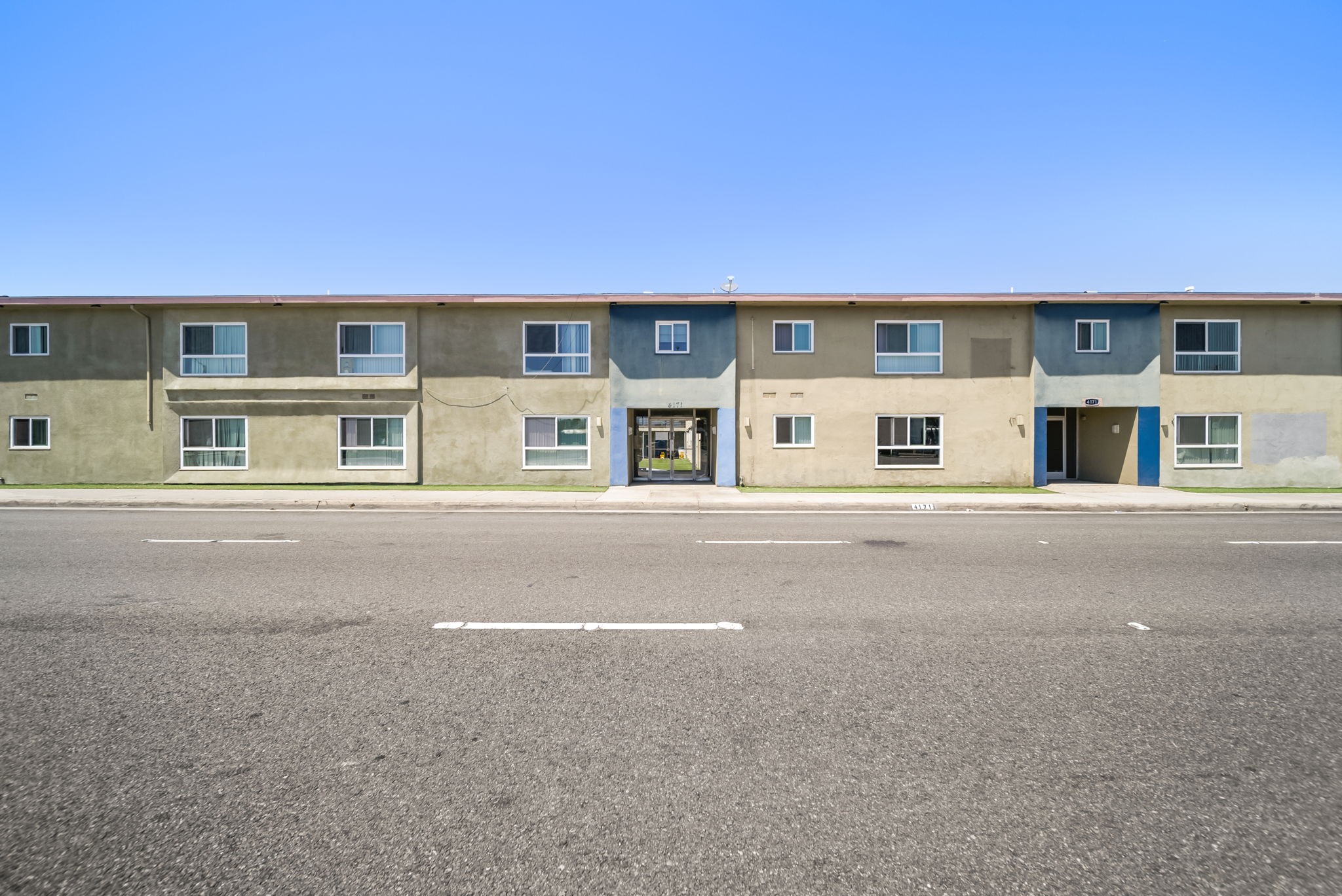 Courtyard - Hawthorne Apartments's cover image