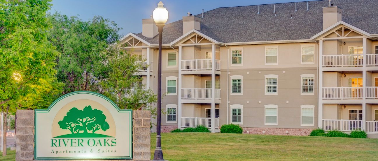 River Oaks's cover image