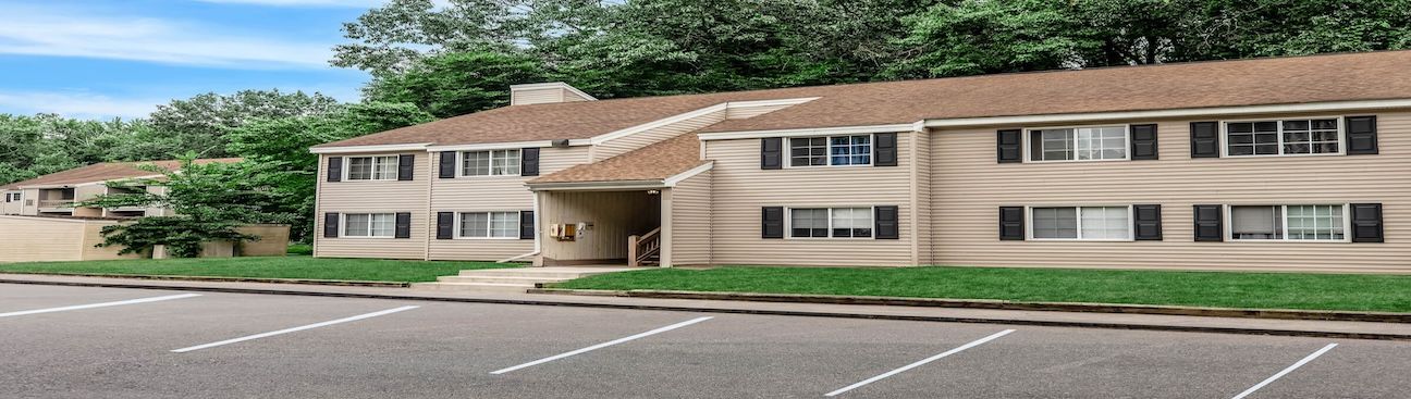 Foxrun Apartments's cover image