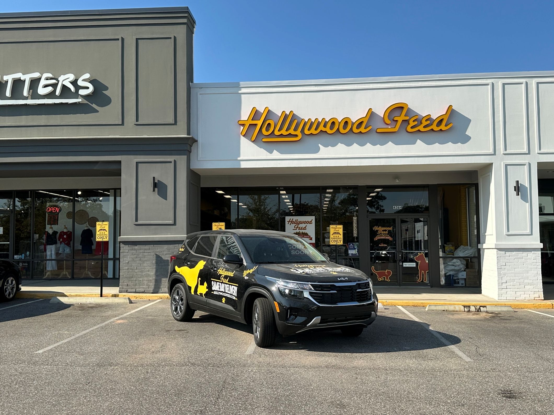 Hollywood Feed at 4364 Old Shell Rd, Mobile, AL