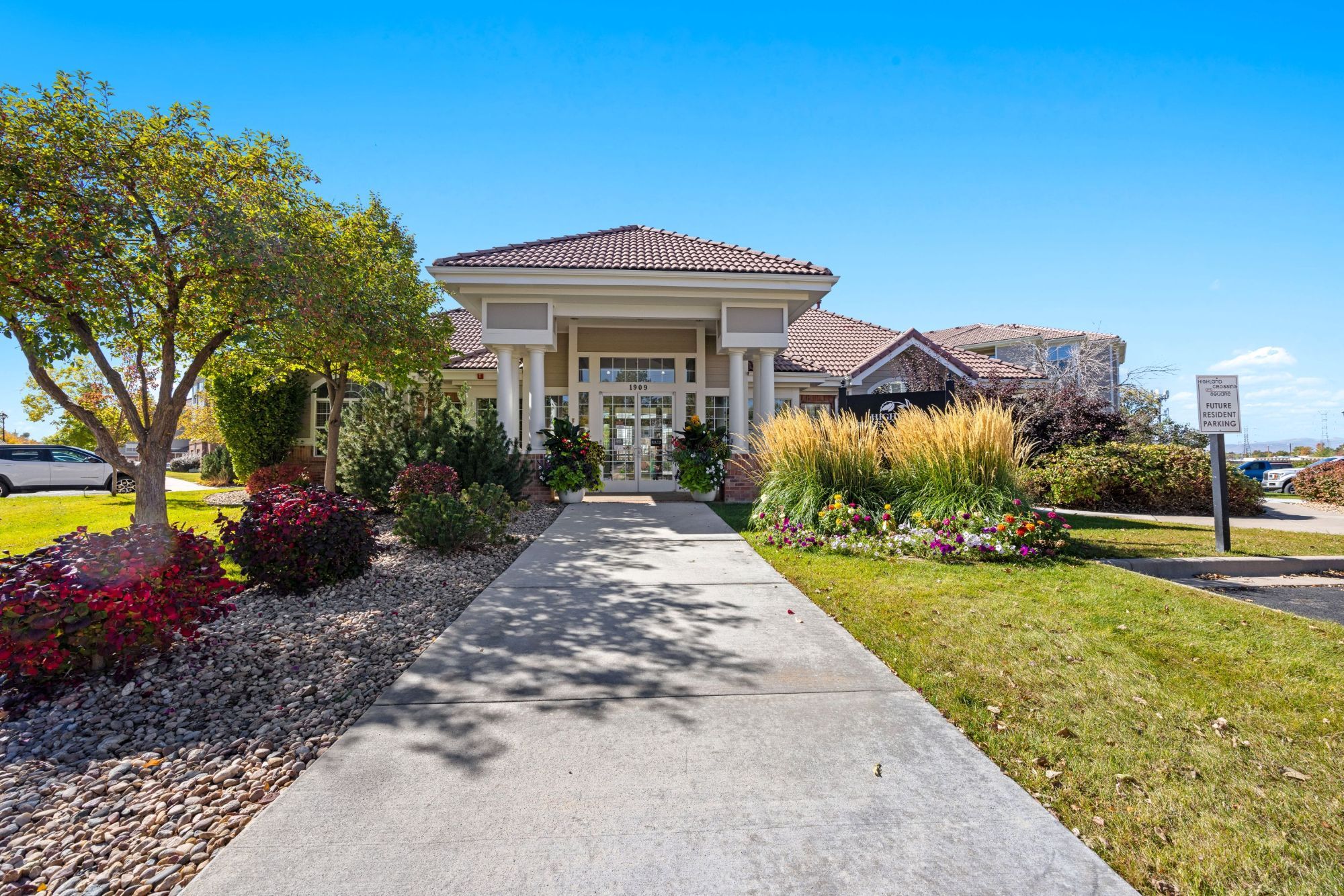 Highland Crossing and Highland Square's cover image